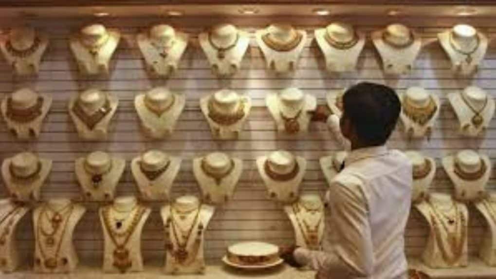 How-Indian-Jewellery-Brands-Are-Leveraging-Strategic-Advertising-Amid-Surging-Gold-Prices.jpg